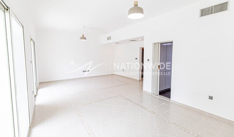 Villa in Abu Dhabi Gate City, 3 bedrooms, 1893 sq ft | Foto 1