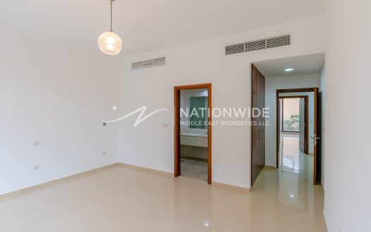 Вилла в Jumeirah Islands, Дубай,    4 спальни, 216.6м2