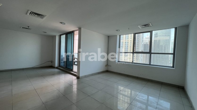 Office in Jumeirah Lake Towers, Dubai, UAE 75.7m2