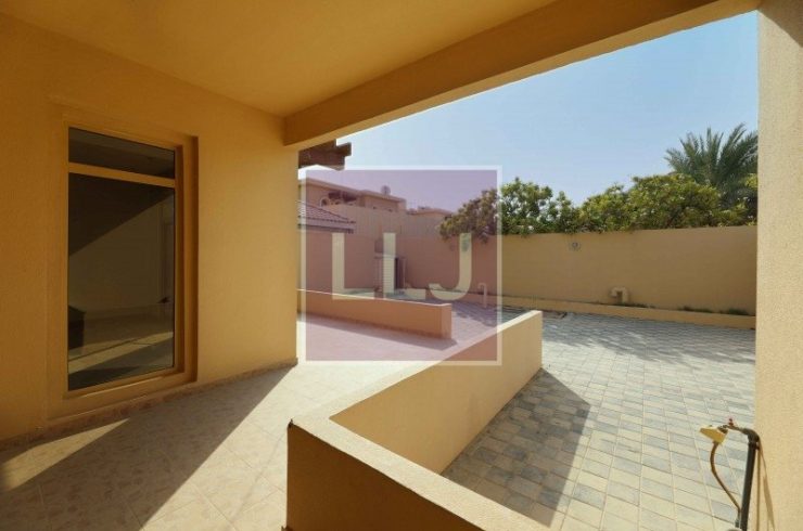 Villa in Abu Dhabi, UAE 5 bedrooms, 594.6m2