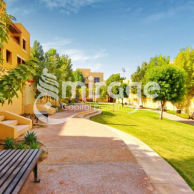 Villa in Al Raha Gardens, Abu Dhabi, 4 bedrooms, 4325 sq. ft. | Foto 1