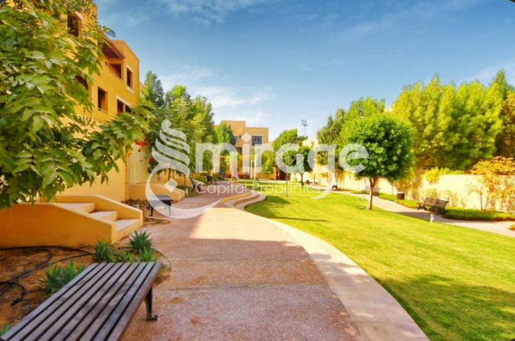 Villa in Al Raha Gardens, Abu Dhabi, UAE 4 bedrooms, 401.8m2