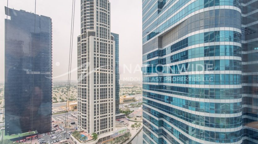 Office in Jumeirah Lake Towers, Dubai, UAE 101.4m2