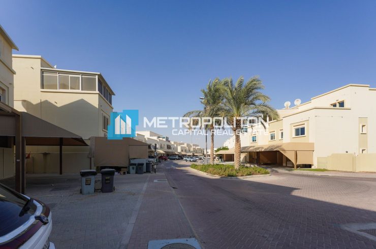 Villa in Al Reef, Abu Dhabi, UAE 4 bedrooms, 265.5m2