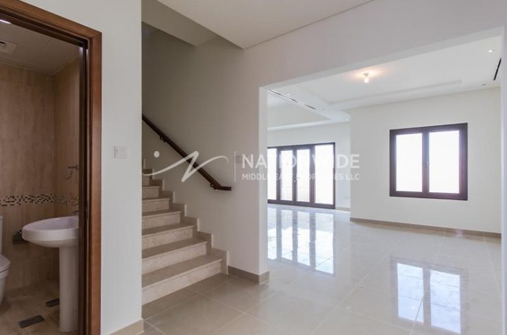 Villa in Abu Dhabi, UAE 4 bedrooms, 364.1m2