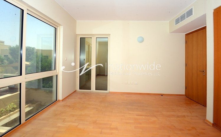 Townhouse in Al Raha Gardens, Abu Dhabi, UAE 4 bedrooms, 304m2