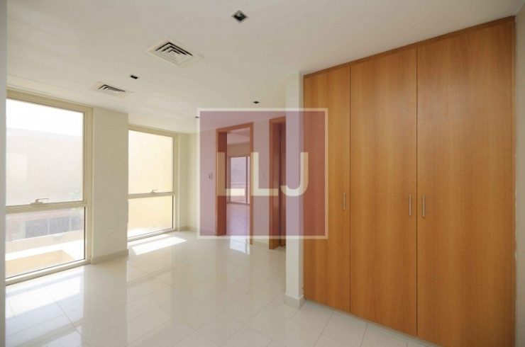 Villa in Al Raha Gardens, Abu Dhabi, UAE 4 bedrooms, 394.8m2