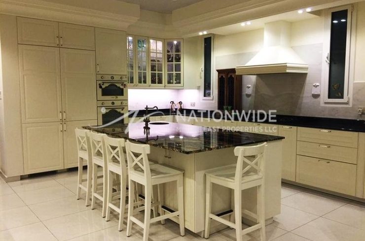 Villa in Abu Dhabi, UAE 6 bedrooms, 714.7m2