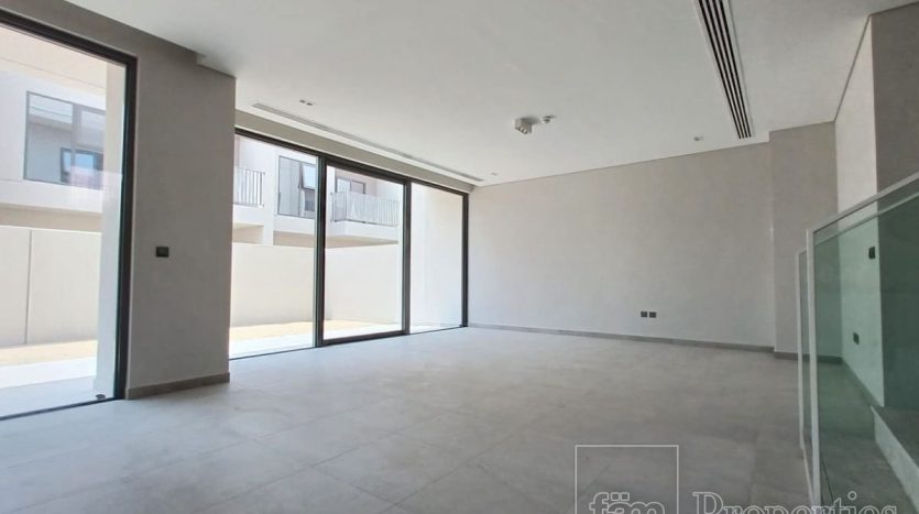 Вилла в Дубай,    4 спальни, 385.8м2