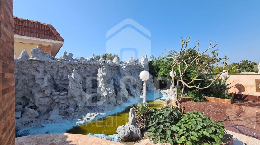 Villa in Khuzam, Ras Al Khaimah, UAE 5 bedrooms, 450.6m2