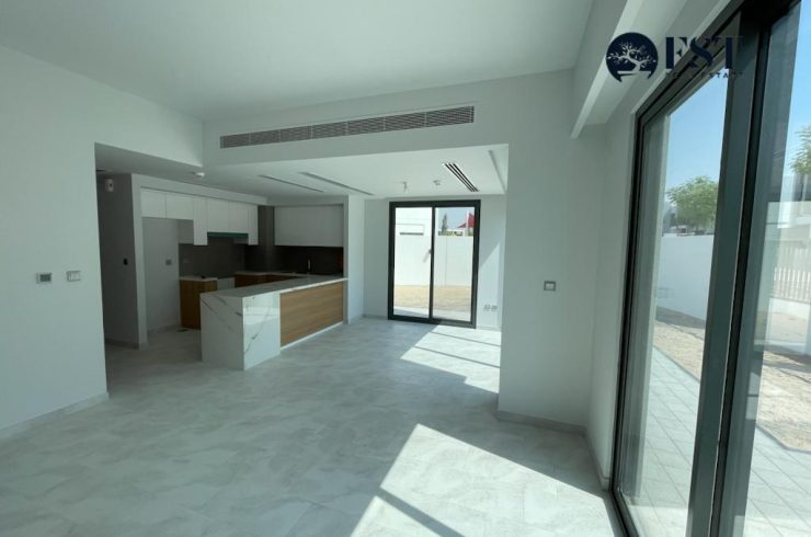 Таунхаус в Dubai Land, Дубай,    4 спальни, 216.7м2