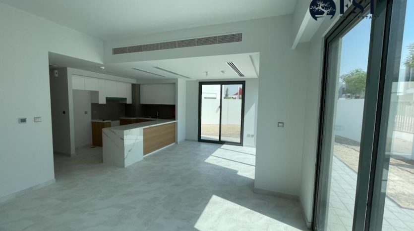 Таунхаус в Dubai Land, Дубай,    4 спальни, 216.7м2