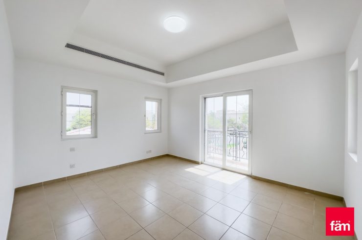 Villa in Dubai, UAE 5 bedrooms, 775.2m2