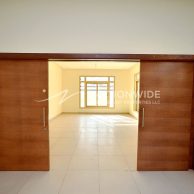 Buy Villa in Al Raha Golf Gardens, Abu Dhabi, UAE 5 bedrooms, 5393 sq. ft. | Foto 1