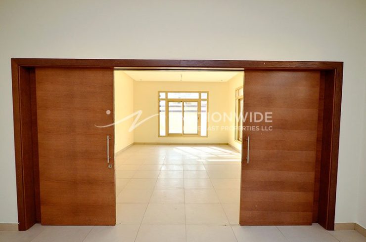 Villa in Al Raha Golf Gardens, Abu Dhabi, UAE 5 bedrooms, 501m2