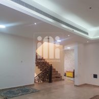 Buy Villa in Abu Dhabi, UAE 9 bedrooms, 10500 sq. ft. | Foto 1