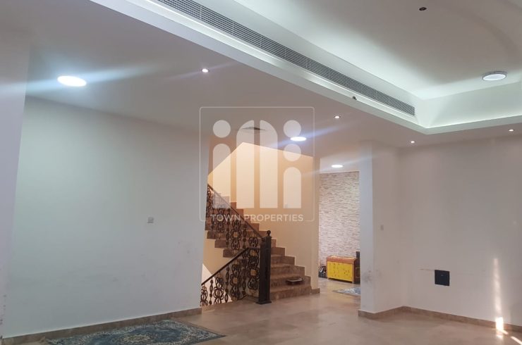 Villa in Abu Dhabi, UAE 9 bedrooms, 975.5m2
