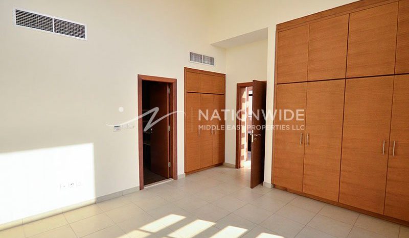 Buy Villa in Al Raha Golf Gardens, Abu Dhabi, UAE 5 bedrooms, 5393 sq. ft. | Foto 2