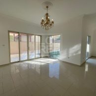 Buy Villa in Al Raha Gardens, Abu Dhabi, UAE 4 bedrooms, 3200 sq. ft. | Foto 1