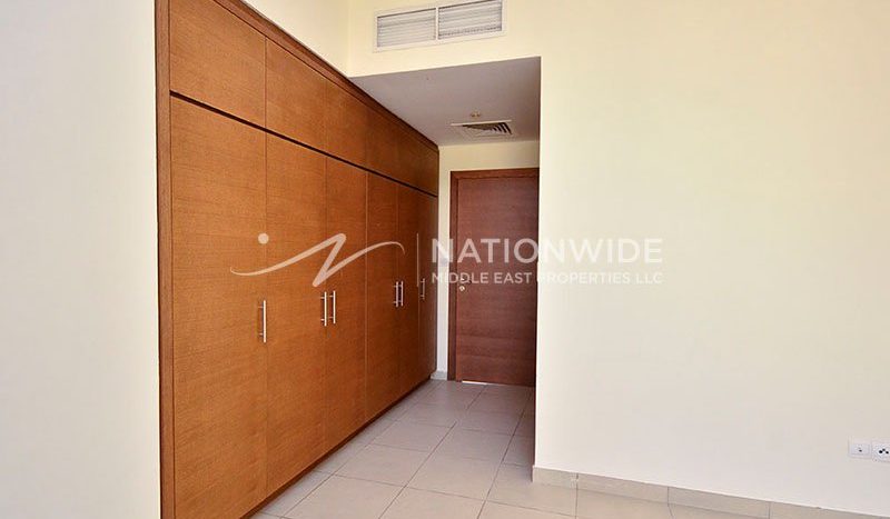 Buy Villa in Al Raha Golf Gardens, Abu Dhabi, UAE 5 bedrooms, 5393 sq. ft. | Foto 4