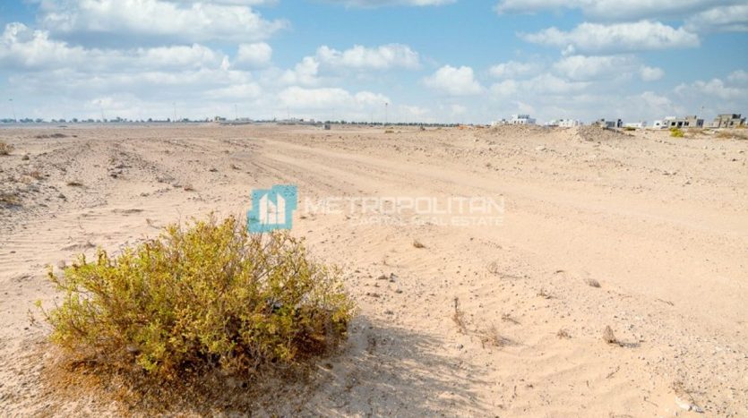 Plot of land in Al Shamkha, Abu Dhabi, UAE 375m2