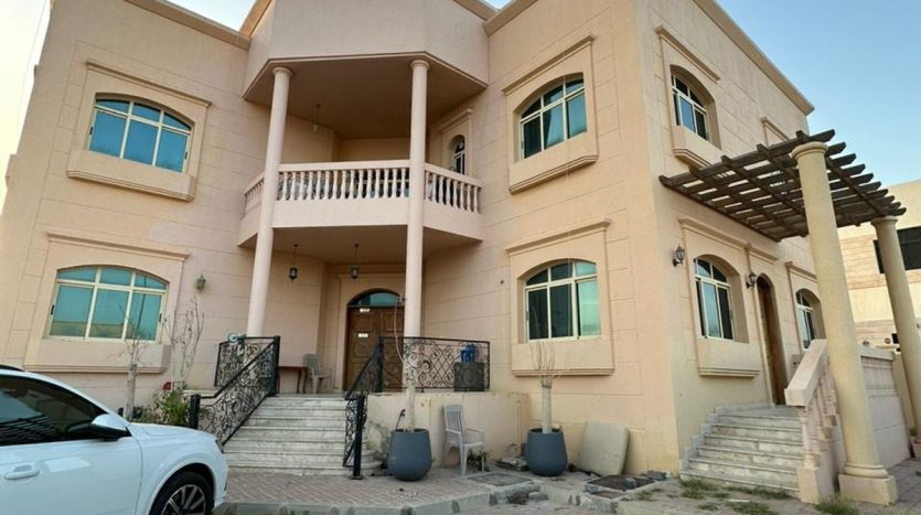 Commercial property on Mohamed Bin Zayed City, Abu-Dhabi, 8 bedrooms, 2787 m2  | Foto 1