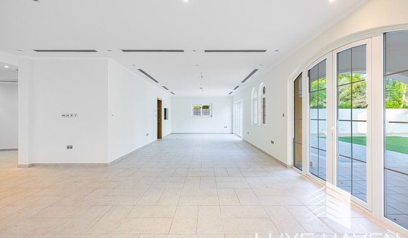 Вилла в Jumeirah Park, Дубай, 5 спален, 435.62 м2 / в год