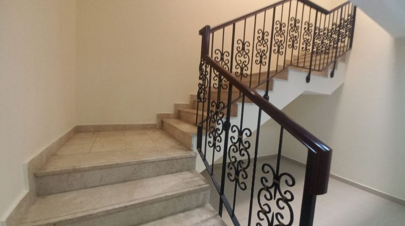 Commercial property on Al Mushrif, Abu-Dhabi, 4 bedrooms, 325 m2 / per year