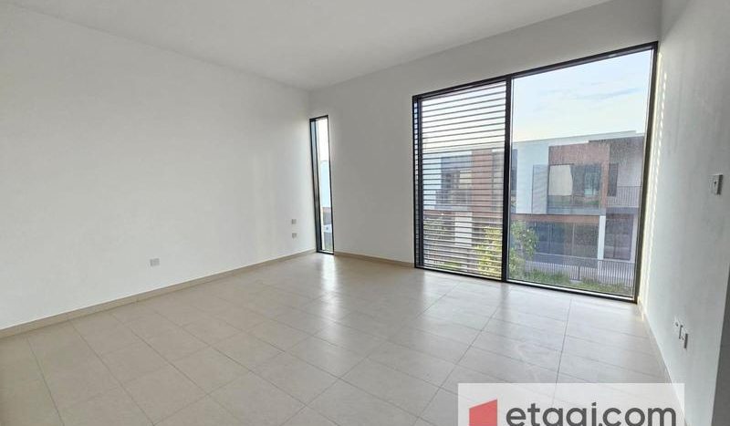Таунхаус в Dubai Land, 4 спальни, 252 м2 / в год