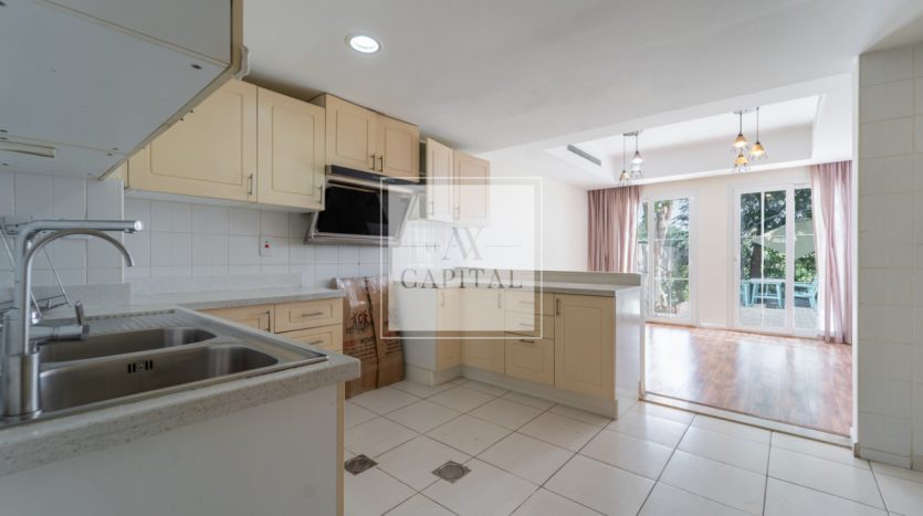 Villa on The Springs, Dubai, 3 bedrooms, 346.1 m2 / per year