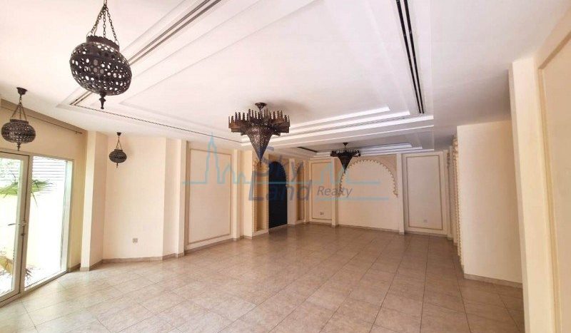 Villa on Al Safa, Dubai, 4 bedrooms, 325.2 m2 / per year