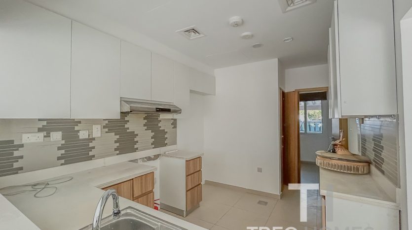 Villa on Dubai Land, Dubai, 3 bedrooms, 184 m2 / per year
