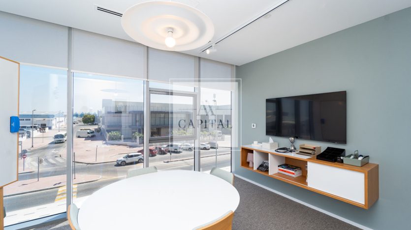 Office on Umm Ramul, Dubai, 46.5 m2 / per year
