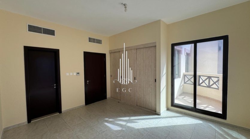 Villa on Al Khalidiya, Abu-Dhabi, 4 bedrooms, 276 m2 / per year