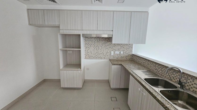 Townhouse on Mudon, Dubai, 3 bedrooms, 181.2 m2 / per year
