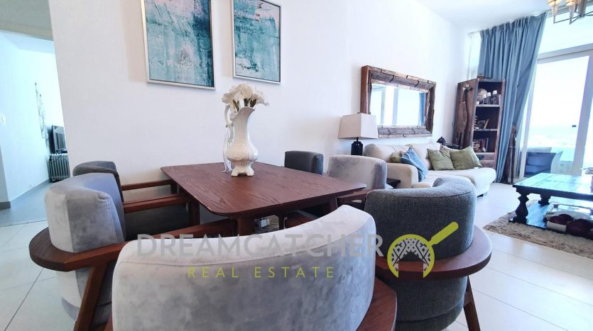 Apartment on Palm Jumeirah, Dubai, 2 bedrooms, 137.03 m2 / per year