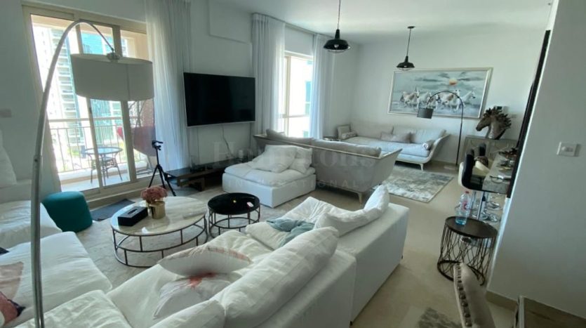 Квартира в The Views, Дубай, 2 спальни, 129.8 м2 / в год