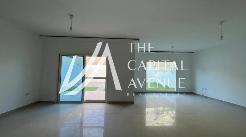 Villa on Al Reef, Abu-Dhabi, 5 bedrooms, 244 m2 / per year