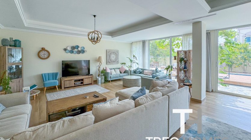 Вилла в Jumeirah Village Triangle, Дубай, 6 спален, 636 м2 / в год