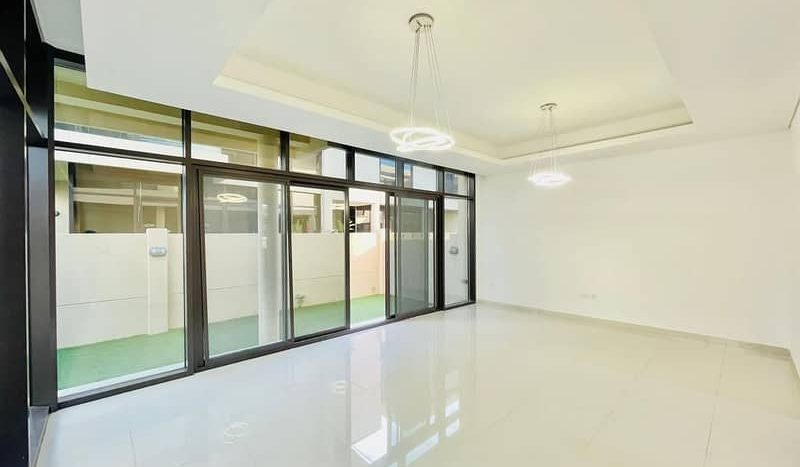 Таунхаус в DAMAC Hills (Akoya by DAMAC), Дубай, 3 спальни, 190 м2 / в год
