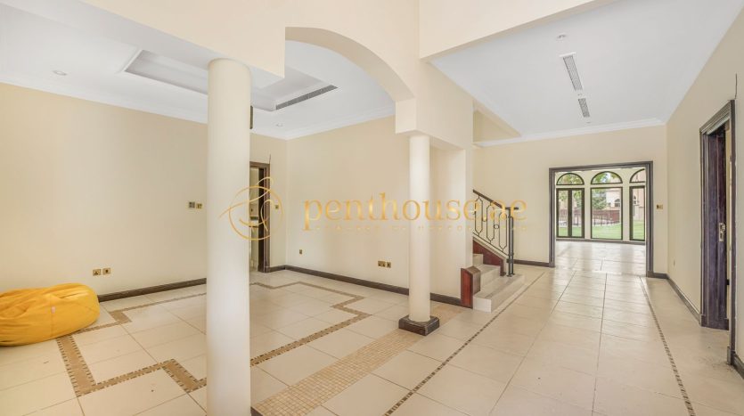 Villa on Palm Jumeirah, Dubai, 4 bedrooms, 469 m2 / per year