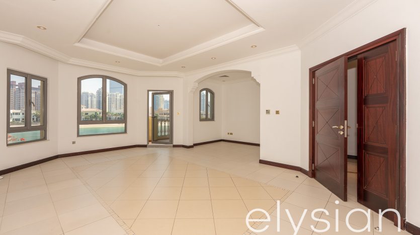 Villa on Palm Jumeirah, Dubai, 4 bedrooms, 622 m2 / per year