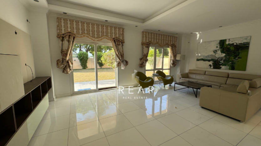 Villa on Meadows, Dubai, 4 bedrooms, 626.1 m2 / per year