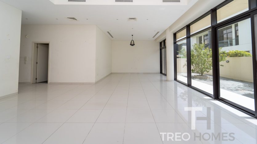 Villa on DAMAC Hills (Akoya by DAMAC), Dubai, 5 bedrooms, 645 m2 / per year