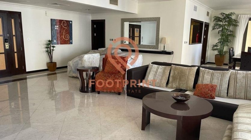 Apartment on Jumeirah Beach Residence, Dubai, 4 bedrooms, 288.5 m2 / per year