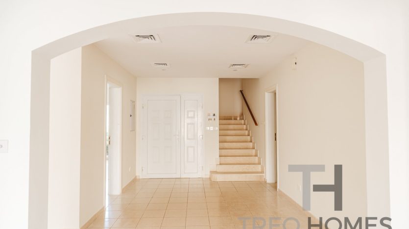 Villa on Meadows, Dubai, 5 bedrooms, 353 m2 / per year