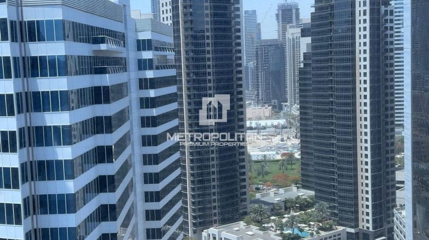 Apartment on Business Bay, Dubai, 1 bedroom, 90 m2 / per year