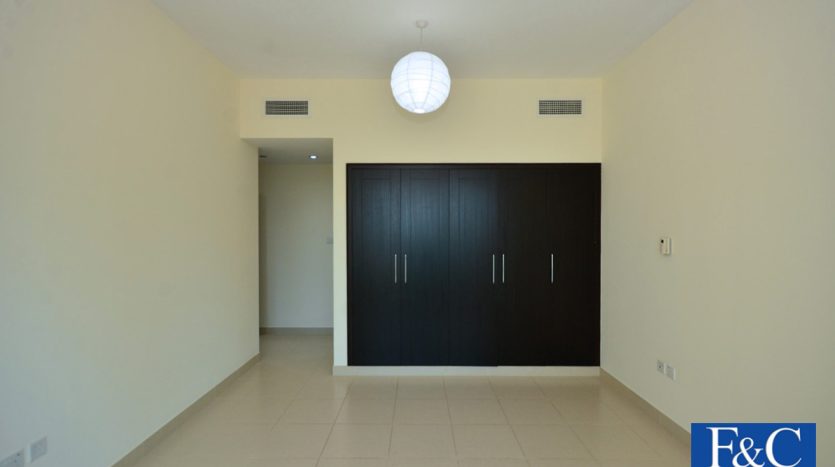 Apartment on The Views, Dubai, 2 bedrooms, 136 m2 / per year