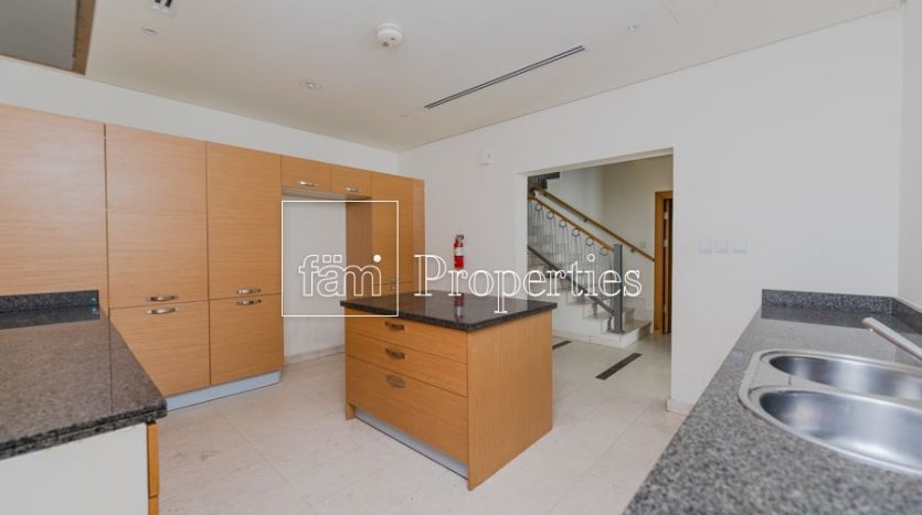 Townhouse on Al Furjan, Dubai, 3 bedrooms, 224 m2 / per year