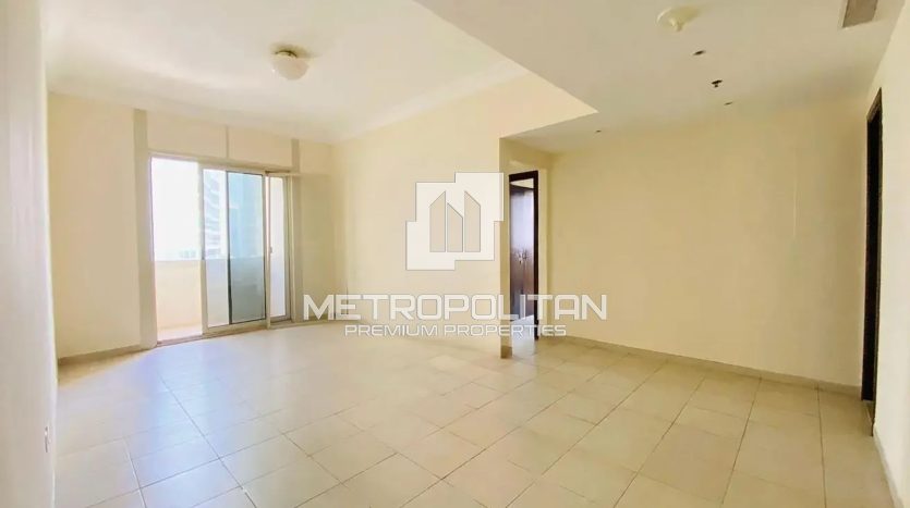 Apartment on Jumeirah Lake Towers, Dubai, 2 bedrooms, 121 m2 / per year